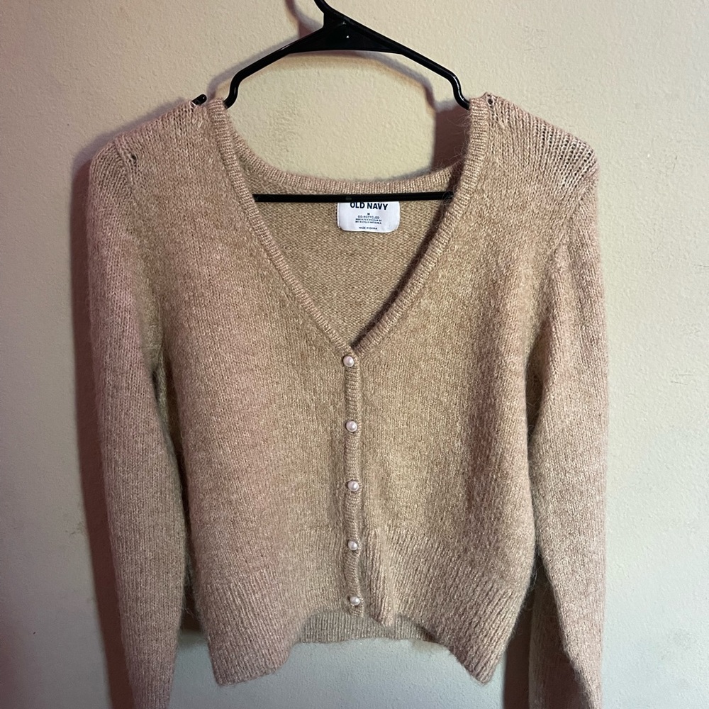 women’s old navy sweater (never worn)